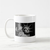 Mug Gros plan Statue blanche noire de la Liberté New Y (Gauche)