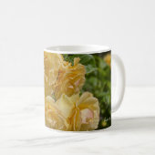Mug Groupe de Roses de Jardin Jaune (Devant droit)