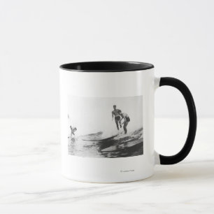Mug Groupe de surfeurs en Honolulu, Hawaii Surfing