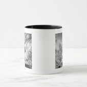 Mug Groupe des ballons d'angle faible dehors B&W (Centre)