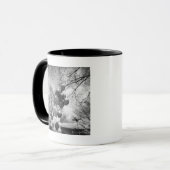 Mug Groupe des ballons d'angle faible dehors B&W (Devant gauche)