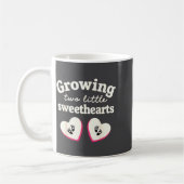 Mug Growing Two Little Sweethearts Valentines Pregnanc (Gauche)
