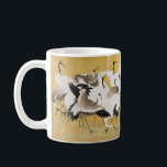 Mug Grues d'horloges japonaises Vintage Bird Rich Clas<br><div class="desc">Cette image est basée sur le troupeau japonais de grues (18ème siècle) peinture vintage par Ishida Yutei. Image du domaine public de l'Institut d'Art de Minneapolis.</div>