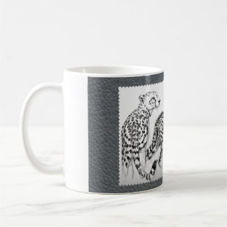 Mug Guépards sur le cuir gris de Faux