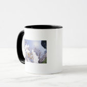 Mug Guêpe sur des fleurs de cerisier, fin (Devant gauche)