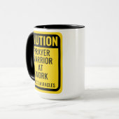 Mug Guerrier de prière à l'œuvre Miracles Chrétien de (Devant gauche)