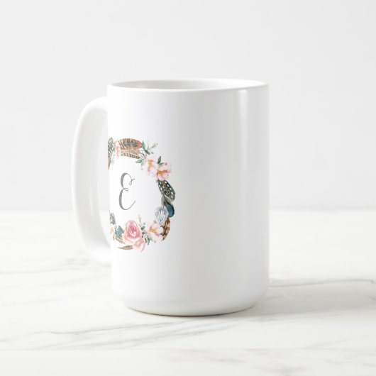 Mug Guirlande florale d'aquarelle avec le monogramme (Devant gauche)