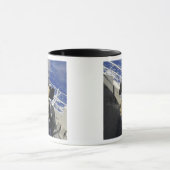 Mug Gunners Mate tirant une mitrailleuse de calibre 50 (Centre)