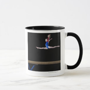 Mug Gymnaste (9-10) sautant sur le faisceau