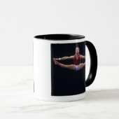 Mug Gymnaste masculin exécutant sur l'exercice de (Devant droit)
