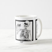 Mug halloween squelette boire du vin crâne drôle (Devant droit)