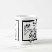 Mug halloween squelette boire du vin crâne drôle (Centre)