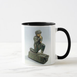 Mug Hammurabi, roi de Babylone, priant avant un sacre