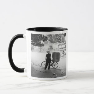 Mug Hanoi Viêt Nam, femme livreuse à bicyclette (NR)