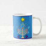 Mug hanoukka menorah<br><div class="desc">"hanoukka menorah",  "happy hanoukka",  menorah,  "star de david",  "chanoukah juif",  Hanoukka,  "vacances juives""chanoukah,  hannukah,  chanoukkah channuka,  channukah,  chanoukka,  hannuka,  hébreu,  juif, ,  judaïsme,  menora,  judajudica, </div>