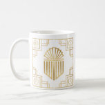 Mug Hanoukka Un Grand Miracle S'Est Produit Là-Bas<br><div class="desc">Une Mug Hanoukka Art Déco Gold "Un grand miracle s'est passé là" Personnalisez en ajoutant du texte n'importe où sur la tasse. Utilisez votre style de police préféré, taille, couleur. Tous les éléments de conception peuvent être modifiés. Créez un cadeau simple en ajoutant quelques bonbons à la tasse, enveloppez-le de...</div>