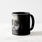 Mug Hantée de poupée déplaisante horreur d'Halloween (Devant droit)
