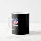 Mug Happy 2026 New Year Patriotic Fireworks Design Par (Devant gauche)