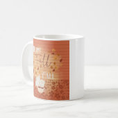 Mug Happy Fall Y'all avec café et feuilles d'automne (Devant gauche)