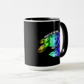 Mug Hawaii Practice Aloha - Tribal Honu Rainbow (Devant droit)