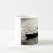 Mug Hayek dans un kayak (Centre)