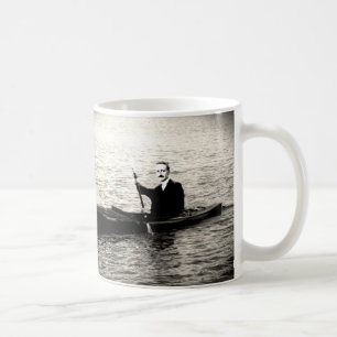 Mug Hayek dans un kayak