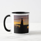 Mug Hélicoptère Robinson R44 au coucher du soleil (Gauche)
