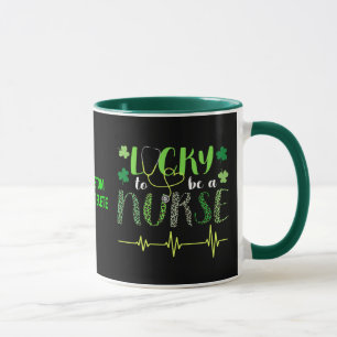 Mug Heureux d'être une infirmière St Patrick's Heart B