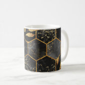 Mug Hexagon de marbre, Texture Feuille d'or. (Devant droit)