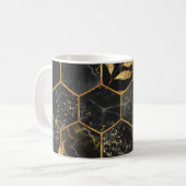 Mug Hexagon de marbre, Texture Feuille d'or. (Devant gauche)
