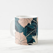 Mug Hibiscus rose tropical, arrière - plan sombre (Devant gauche)