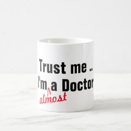 Mug Hip trust me je suis presque docteur pun médical d