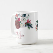 Mug Hiver Bourgogne Rose Floral Pine Branche Monogramm (Devant gauche)
