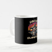 Mug Hocus Slowcus Amateurs de fentes Halloween tee tee (Devant gauche)