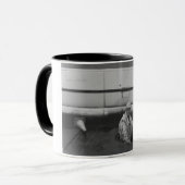 Mug Homme dans un trou d'homme (Devant gauche)
