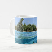 Mug Homme en piscine le matin (Devant gauche)