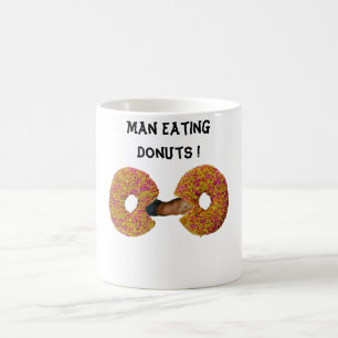 Mug Homme qui mange des donuts !