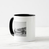 Mug Hommes assis à l'extérieur du Cabine de billes dan (Devant gauche)