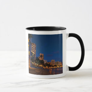 Mug Honolulu, Oahu, Hawaii. Exposition nocturne