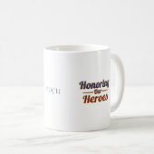 Mug Honoring Our Heroes / Día de los Caídos (Devant droit)