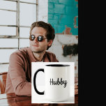 Mug Hubby Couple Muple<br><div class="desc">Design de script simple en noir et blanc. Achetez avec sa tasse "Wifey" correspondante : https://www.zazzle.com/z/albiwj76?rf=238256703991377343 Faites un grand cadeau mariage ou anniversaire!</div>