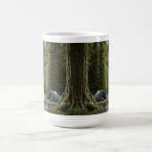 Mug Huge Bigfoot assis dans les bois (Centre)