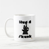 Mug Huggable Skunk Accrocher Une Skunk (Gauche)