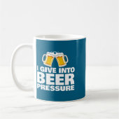 Mug I Give Into Beer Pressure Funny Beer Drinking  (Gauche)