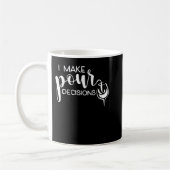 Mug I Make Pour Decisions Funny Wine Drinking T-Shirt (Gauche)