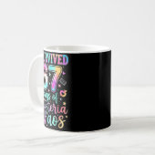Mug I Survived 67 Days Of Cafeteria Chaos Funny Six Se (Devant gauche)