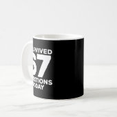 Mug I Survived 67 Questions Today Funny Teacher Six Se (Devant gauche)