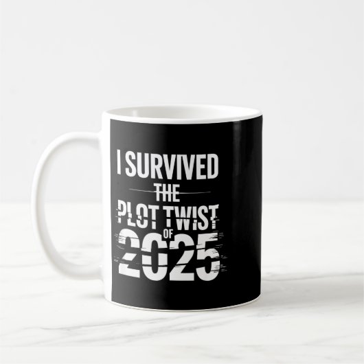 Mug I Survived The Plot Twist Of 2025 Funny 2026 New Y (Gauche)