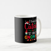 Mug I Teach The Cutest 1st Grade Gnomies Teacher Chris (Devant droit)