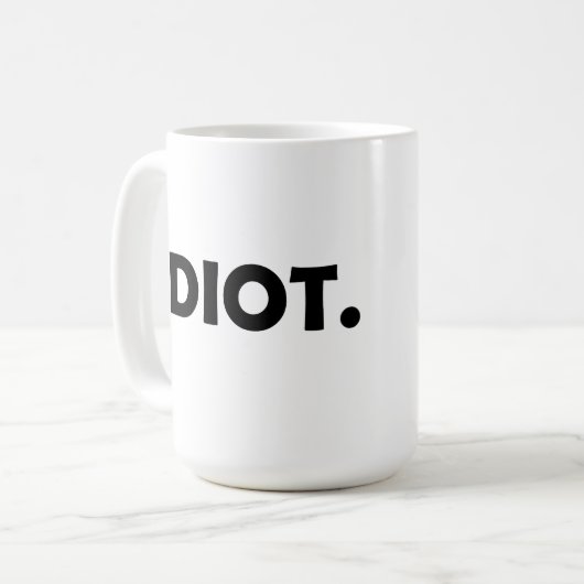 Mug Idiot. Design amusant (Devant gauche)
